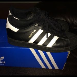 Adidas Men’s size 7 Superstar Foundation
